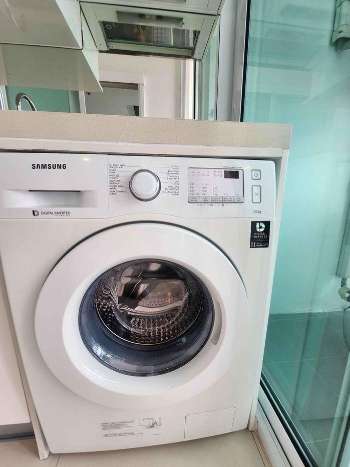 รูป ห้องนั่งเล่นขนาดใหญ่น่าอยู่ ใกล้บีทีเอสอุดมสุข  - รูปที่ 2/8