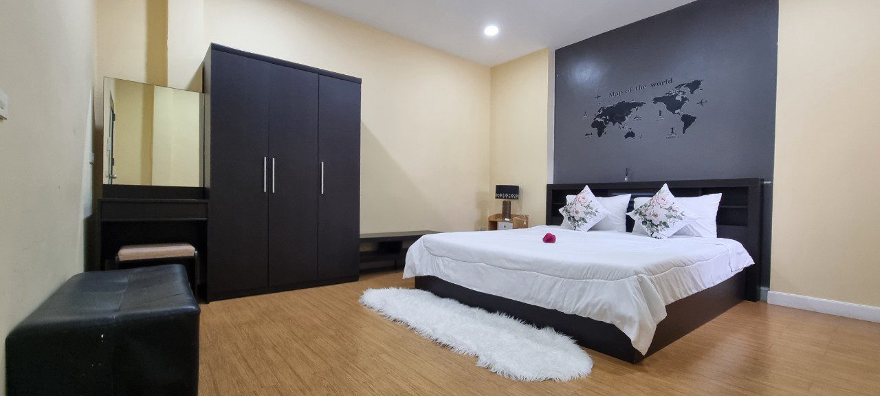 picture Pool Villa in Jomtien 4 Bedrooms for Rent - 10/17