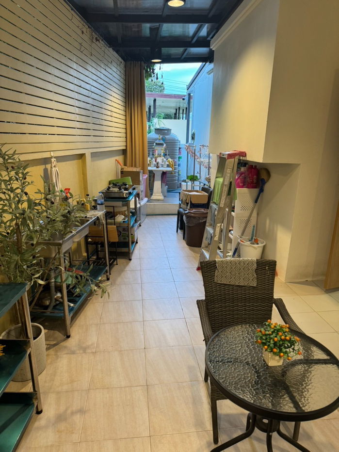 picture Two storey house for rent with 4 bedrooms,4 toilets and 1 kitchen.  - 39/41