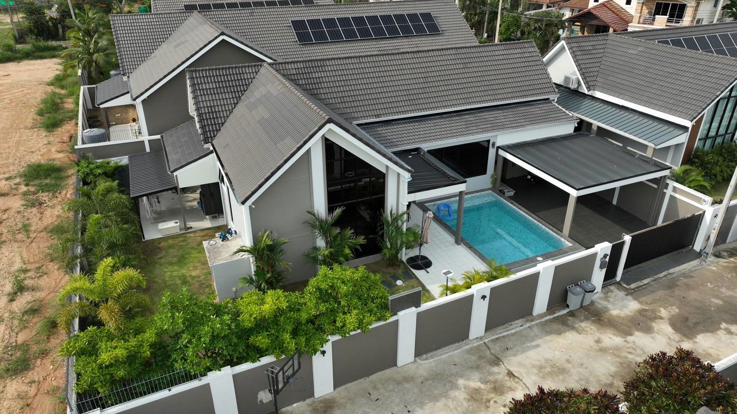 picture Luxurious Pool Villa at Mabprachan - 1/17