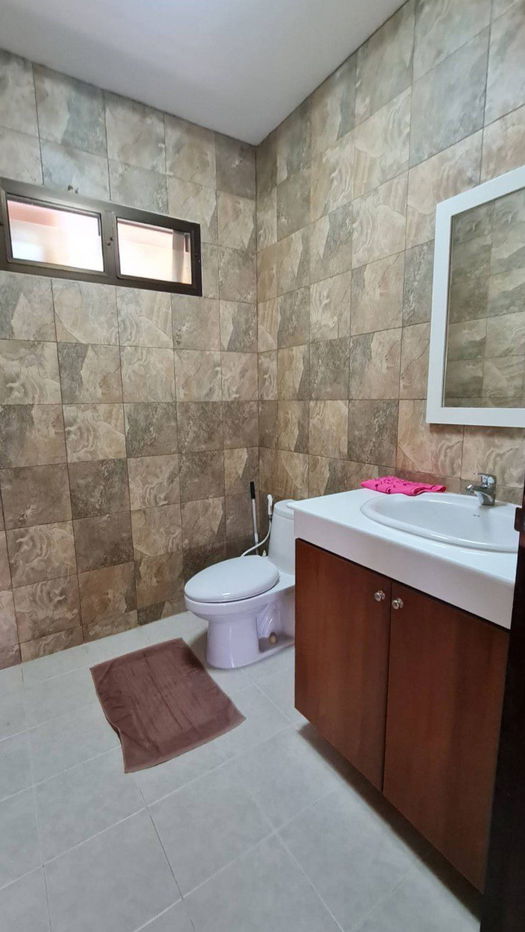 picture Spacious 6-Bedroom Pool Villa for Sale - 16/17