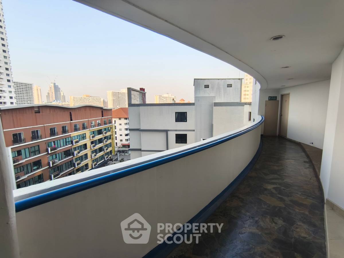 picture Studio Condo at Jomtien Plaza Condotel close to Jomtien Beach (ID 2462657) - 3/28