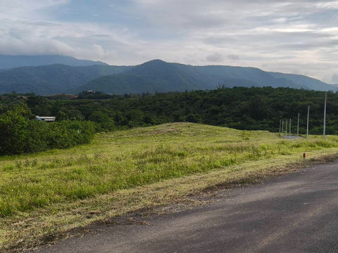 ขายที่บนเนินเขาใหญ่ โป่งตาลอง ปากช่อง ที่สูงบนเนิน 3.5 ไร่ วิวเขาใหญ่สวย อากาศบริสุทธิ์ ใกล้เส้น 3052 Toscana พระตำหนักทิพย์พิมาน 087-9074045