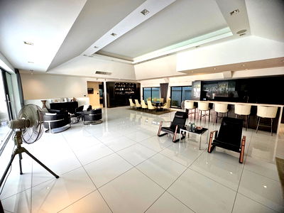 Houses for sale Wat Phra Yai : 6 Bedrooms Pool Villa in Jomtien for Sale