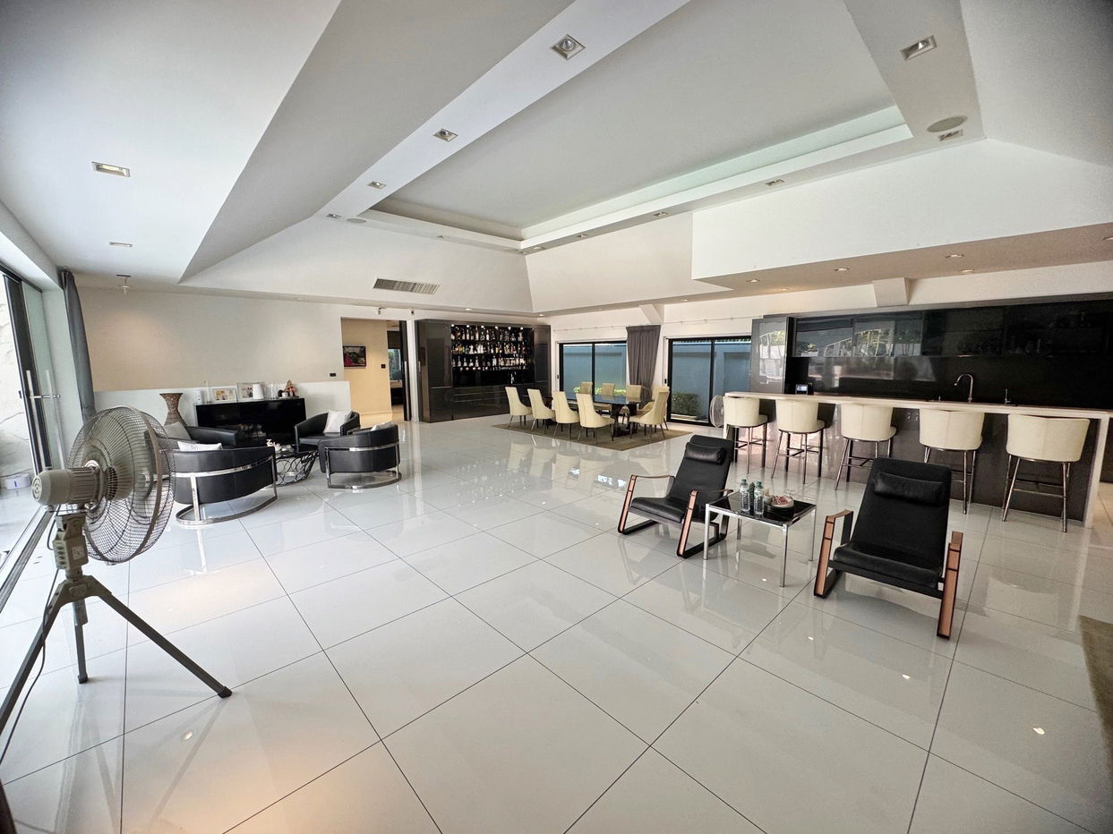 picture 6 Bedrooms Pool Villa in Jomtien for Sale - 1/16