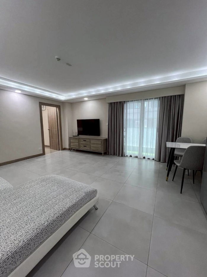 picture 1-BR Condo at Siam Oriental Tropical Garden close to Phratamnak (ID 2463281) - 5/11