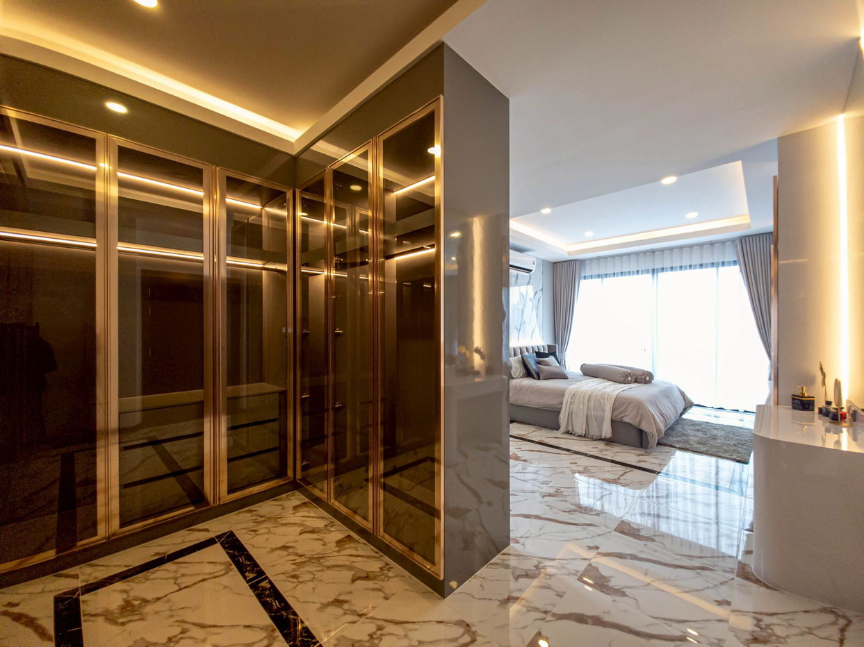 picture Luxury 5-Bedroom Pool Villa for Sale in Thepprasit, South Pattaya - 17/20