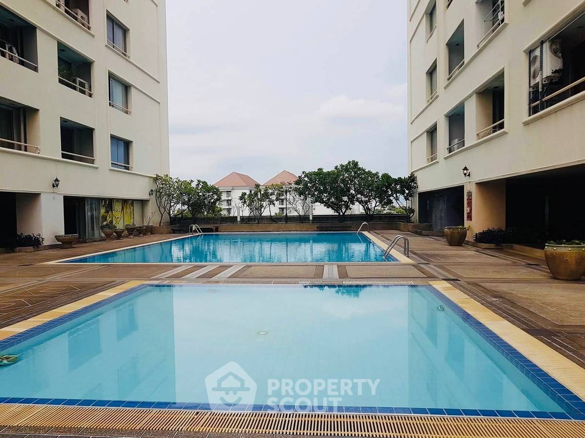 picture 2-BR Condo at Ratchada Orchid near MRT Sutthisan (ID 2462173) - 12/12