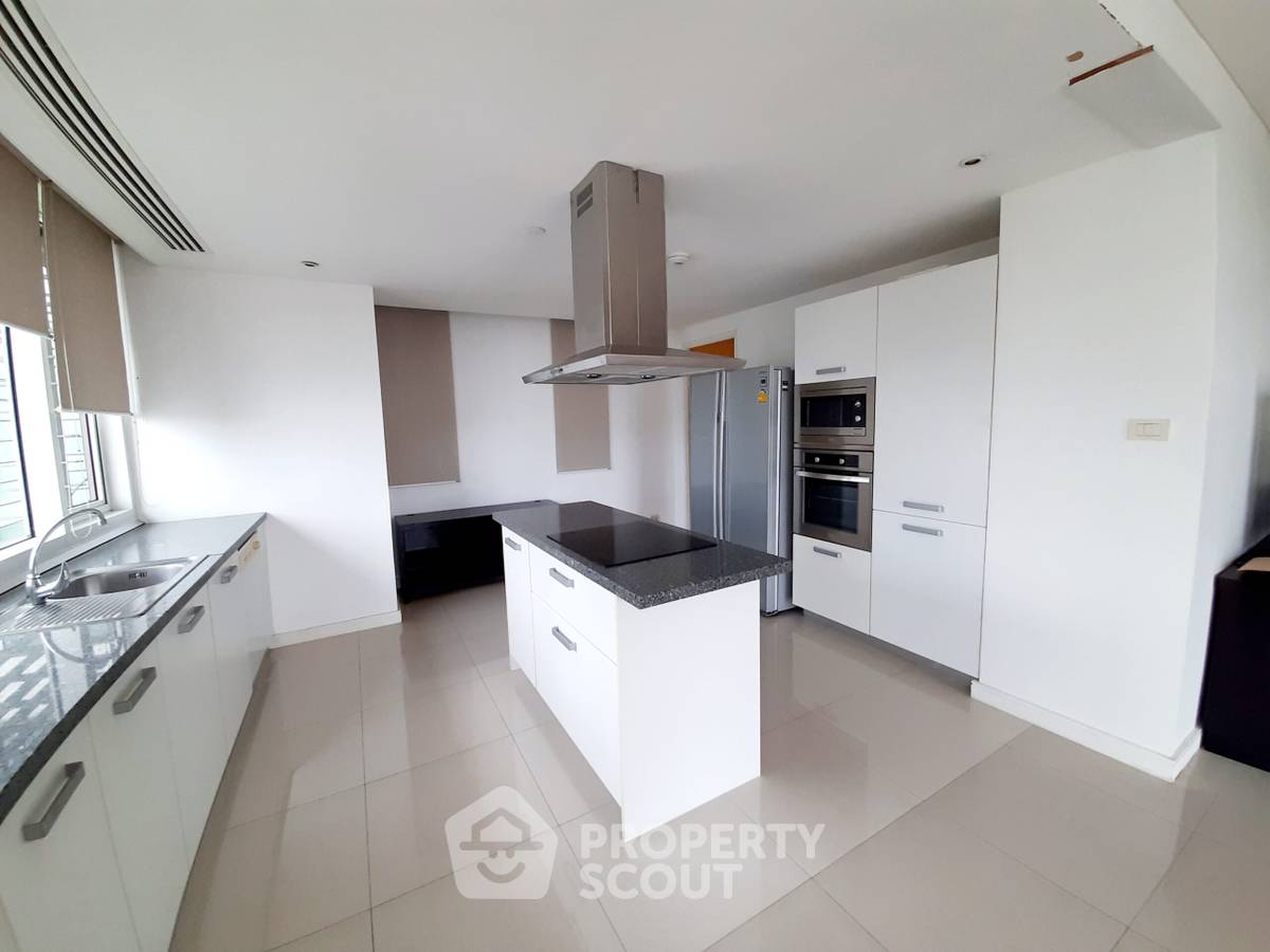 picture 3-BR Condo at Fullerton Sukhumvit near BTS Ekkamai (ID 514532) - 9/13