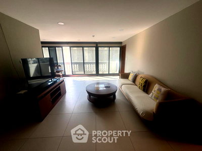 Condos for rent : Pet-Friendly 2-BR At United Tower Thong Lor Near BTS Thong Lor (ID 2009618)