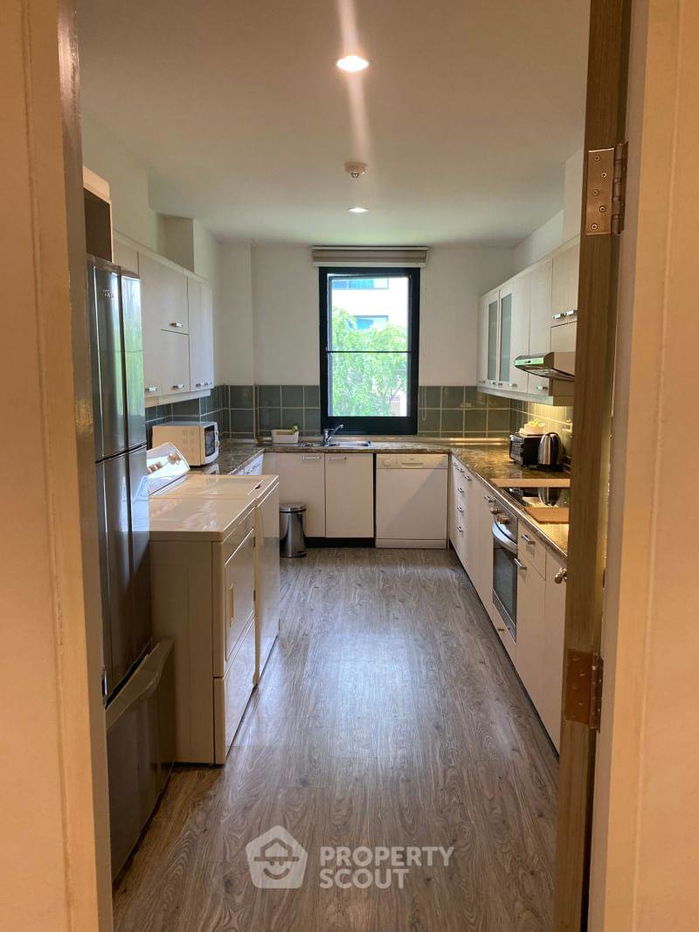 picture 3-BR Condo at Benviar Tonson Residence near BTS Ratchadamri (ID 568421) - 16/17