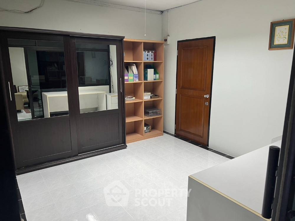 picture 2-BR Condo at Chokchai Ruammit Condominium near MRT Ratchadaphisek (ID 1786764) - 2/5