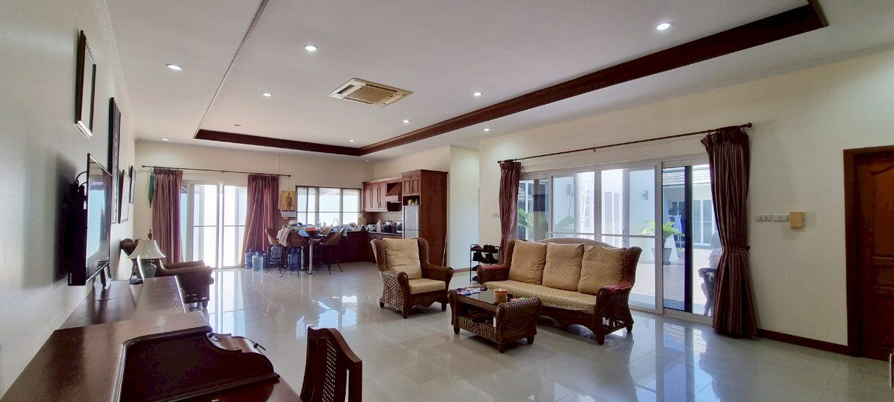 picture 4 Bedrooms House for Sale in East Pattaya - 5/21