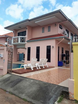 วิลล่าวิวสระให้เช่าในหาดจอมเทียน