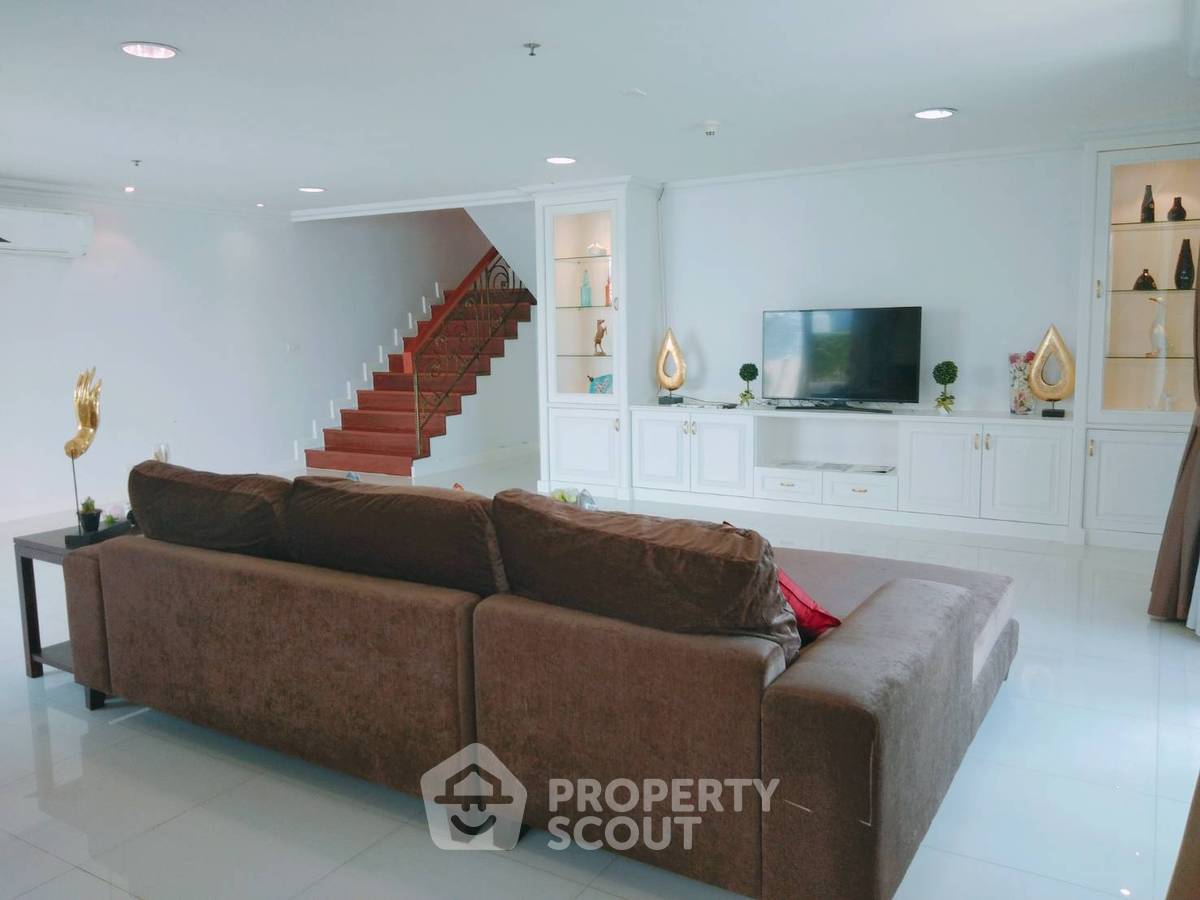 picture 4-BR Condo at Piyathip Place near BTS Phrom Phong (ID 659423) - 1/28