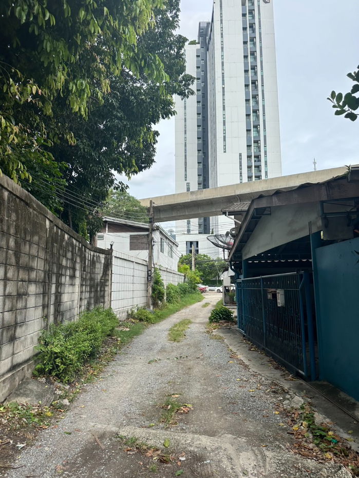 รูป 🏡✨ ขายบ้านเดี่ยว 2 ชั้น ครึ่งตึกครึ่งไม้สัก ซ.ติวานนท์ 3-1 | ใกล้ MRT สายสีม่วง | ที่ดินใหญ่ 181 ตร.วา - รูปที่ 2/5