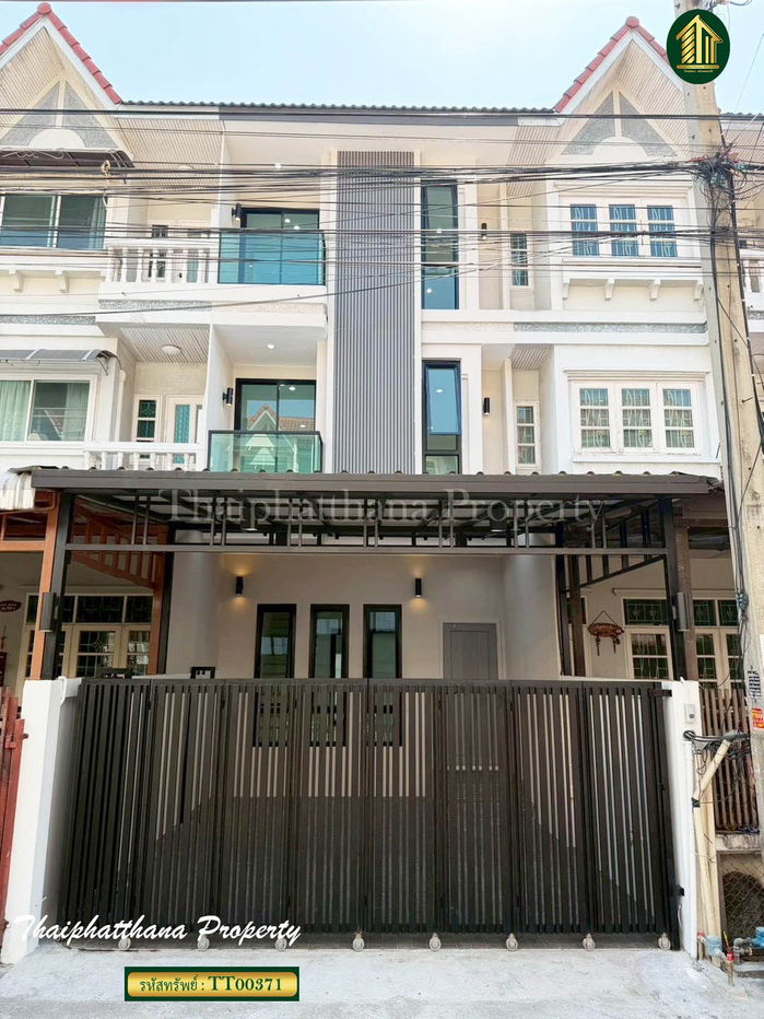 รูป ทาวน์โฮม 3 ชั้น ซอยนาคนิวาส ลาดพร้าว รีโนเวทใหม่ สวย พร้อมเข้าอยู่ - รูปที่ 1/15
