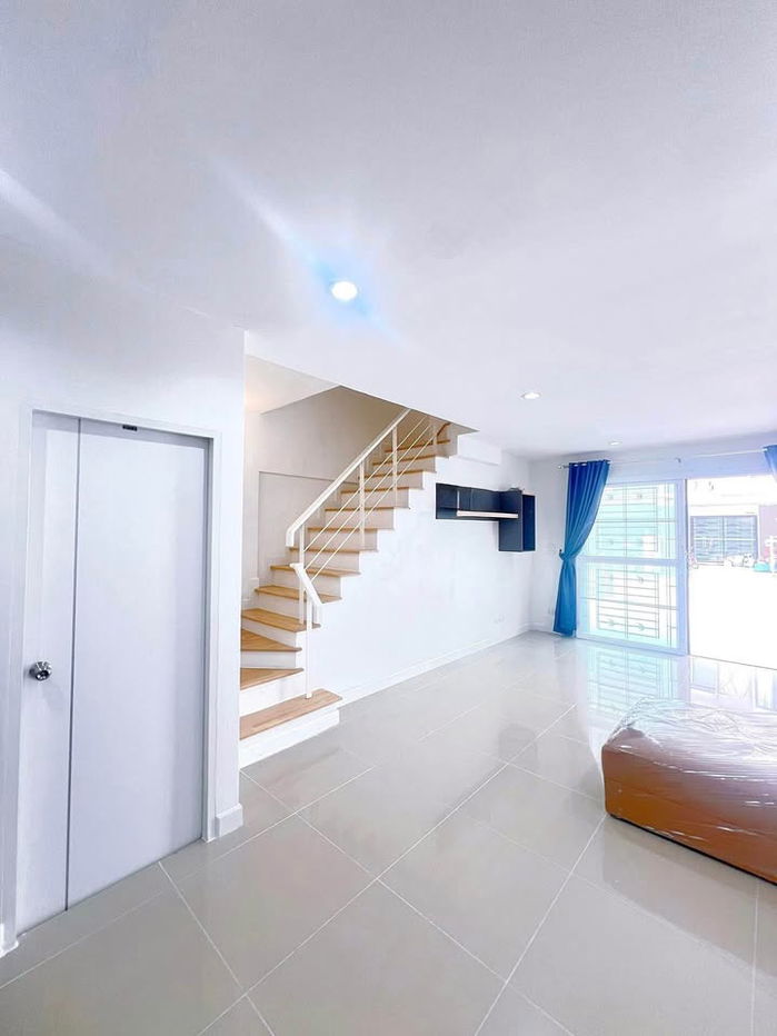 รูป ขายทาวน์โฮม 2 ชั้น ศรีราชา - รูปที่ 3/8