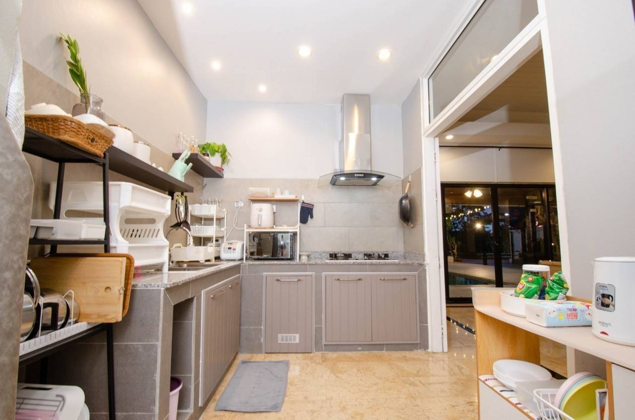 picture 3 Bedrooms Pool Villa in Mabprachan for Sale - 7/11