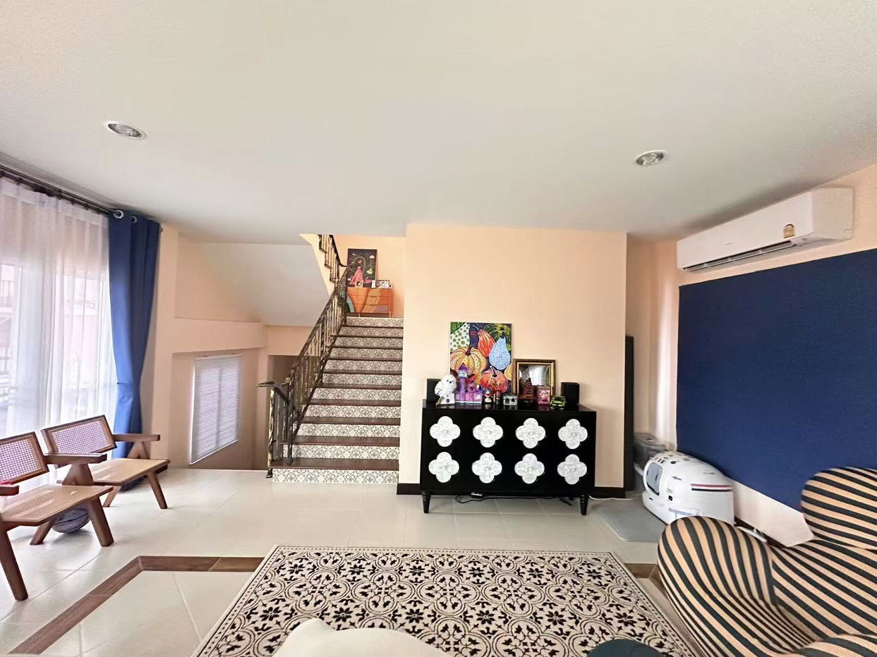 picture Italian Country-Style Villa in East Pattaya - 5/12