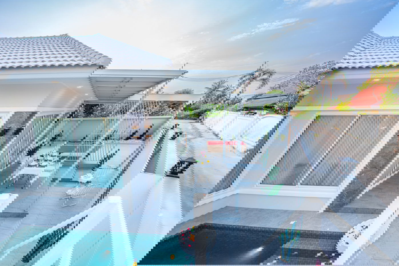 รูป วิลล่าพูล 3 ห้องนอน ใน ห้วยใหญ่ - รูปที่ 2/13