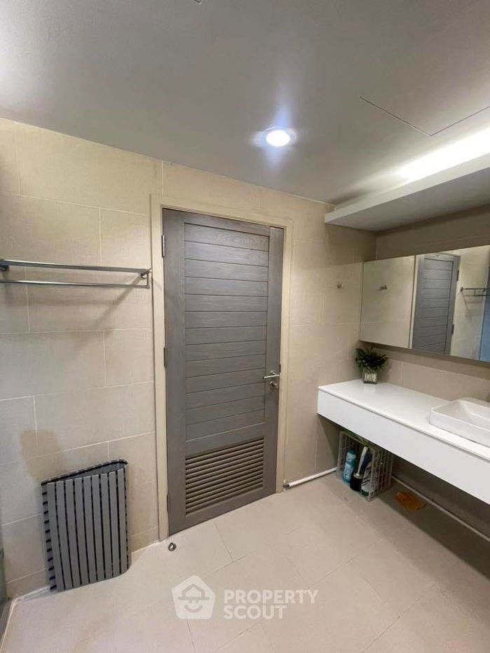 picture 1-BR Condo at Nusa State Tower Condominium near BTS Saphan Taksin (ID 2463142) - 14/20