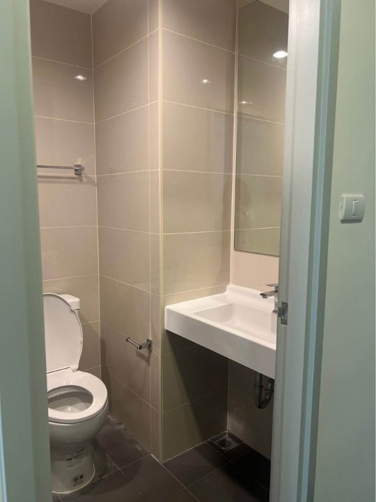 picture R2808 Condo For Rent A Space Mega 2 - 8/10