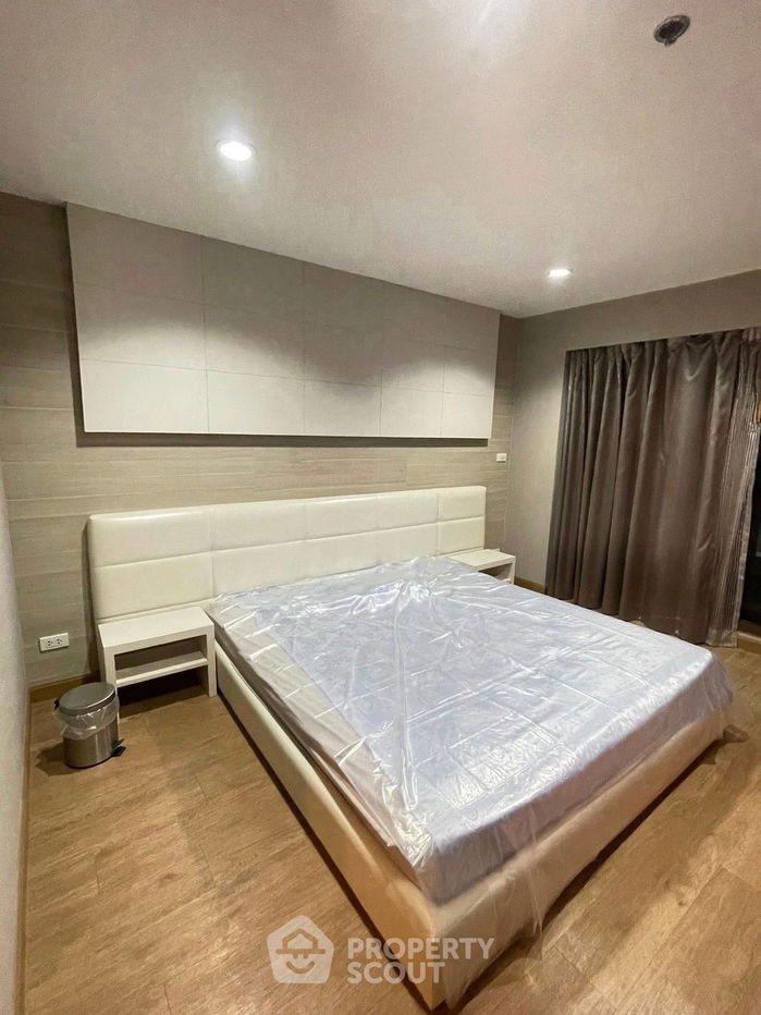 picture 1-BR Condo at Nusa State Tower Condominium near BTS Saphan Taksin (ID 2463142) - 18/20
