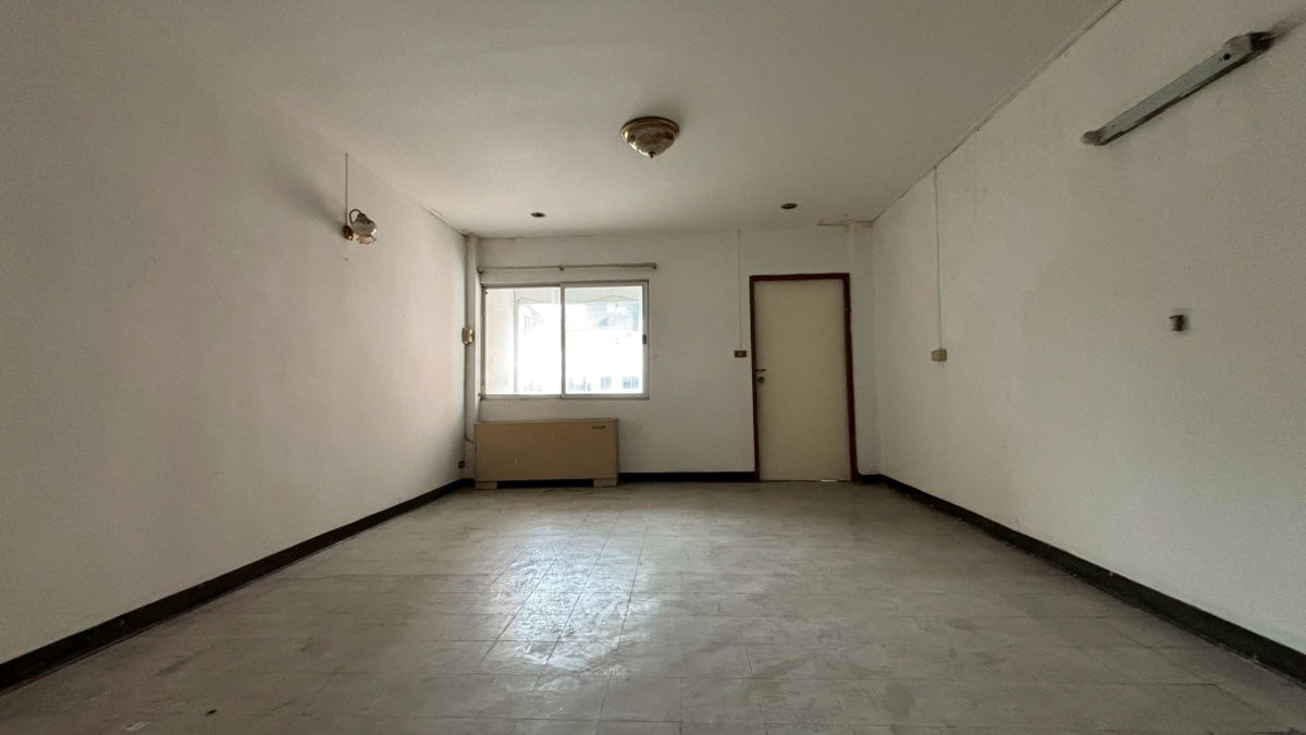 picture Commercial building for sale, 14 sq wah, good location on Petchburi Road. - 10/43