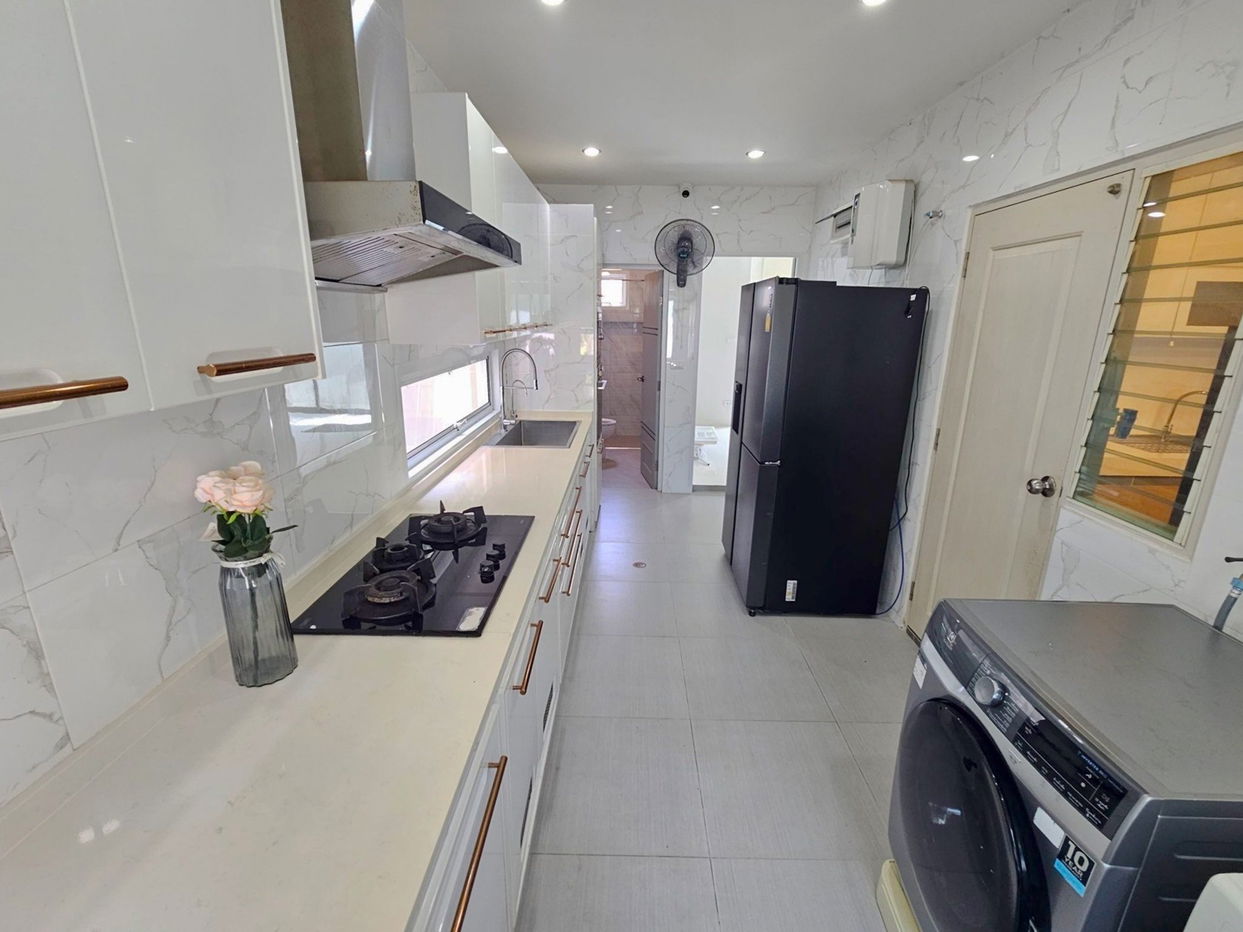 picture 4 Bedrooms House in East Pattaya for Sale - 7/19