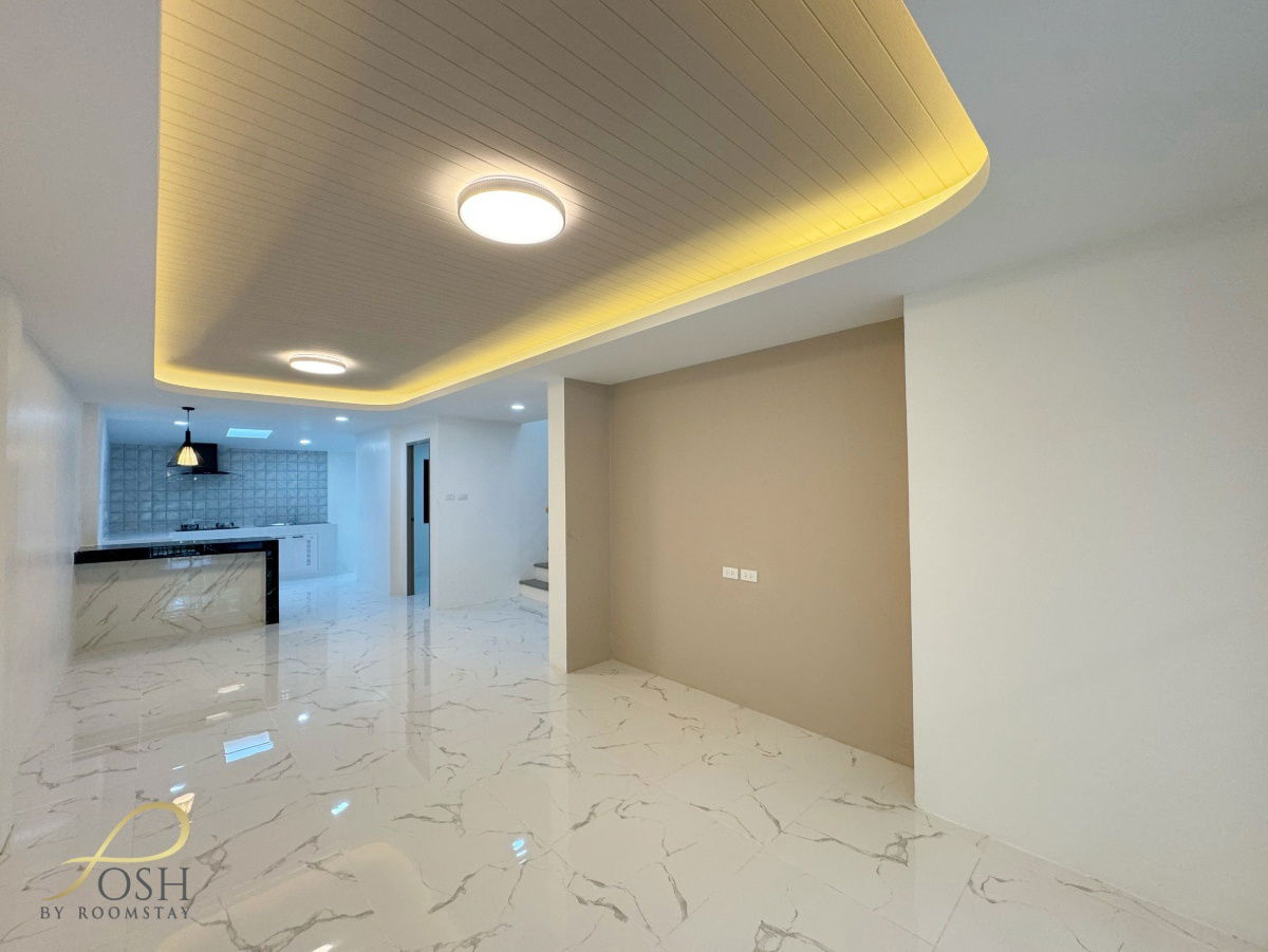 รูป หมู่บ้านชเลคีรี กะทู้ - บ้านรีโนเวทใหม่ทำเลกะทู้  ใกล้ปั๊มบางจากกะทู้ ห้องนอนใหญ่มาพร้อมระเบียง ไม่ชนบ้านหลังอื่น บรรยากาศโปร่งโล่ง - รูปที่ 8/32