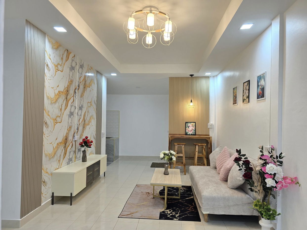 picture 2-Bedroom Semi-Detached House for Sale in Soi Noen Plub Wan - 1/11
