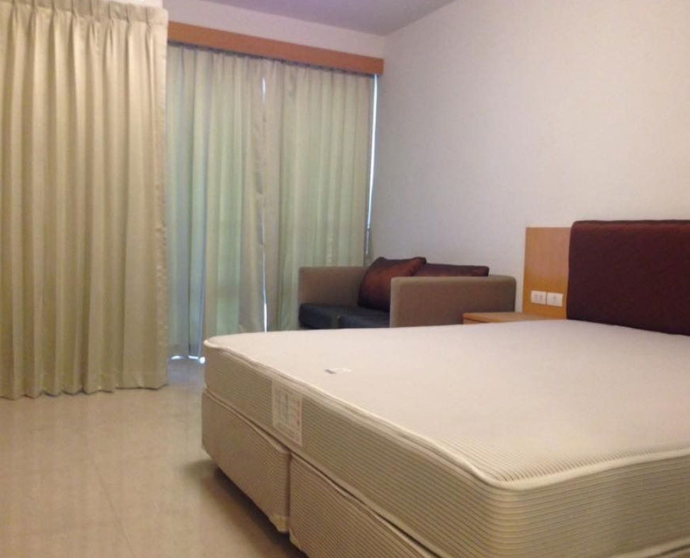 รูป ให้เช่าคอนโด studio ขนาด 28 ตารางเมตร i-House (พระราม 9 – เอกมัย) คอนโดพร้อมอยู่ เฟอร์นิเจอร์และเครื่องใช้ไฟฟ้าครบ สะอาด ปลอดภัย - รูปที่ 1/8