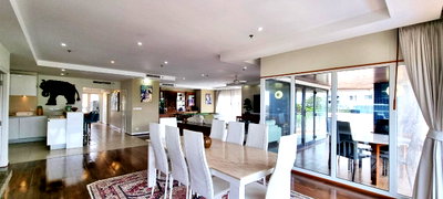 ขายคอนโด : Baan Haad Uthong in Pratumnak for Sale