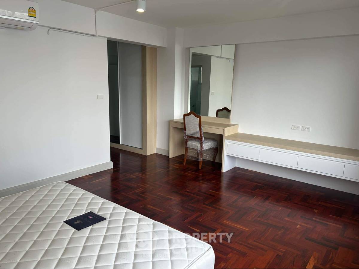picture 4-BR Condo at Baan Prida Condominium near BTS Nana (ID 1542122) - 23/37