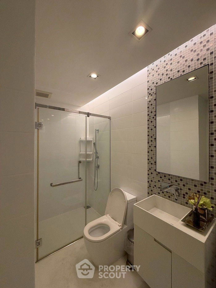 รูป คอนโด 2-ห้องนอน ที่ เดอะ รูม สุขุมวิท 21 ใกล้ MRT สุขุมวิท (ID 2440220) - รูปที่ 9/13