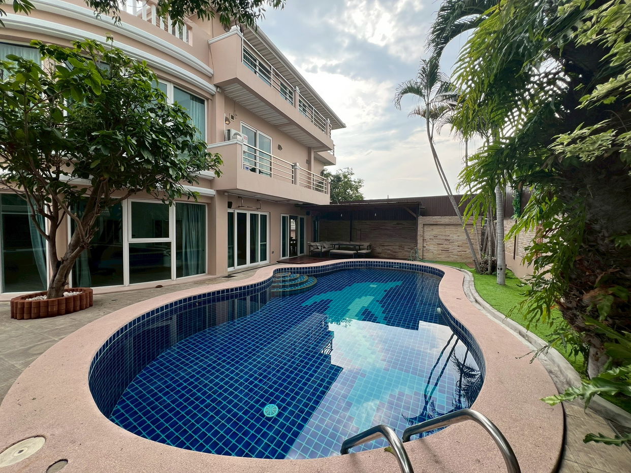 รูป วิลล่าหรู 6 ห้องนอนให้เช่าในทุ่งกลม-ตาลหมัน - รูปที่ 3/23