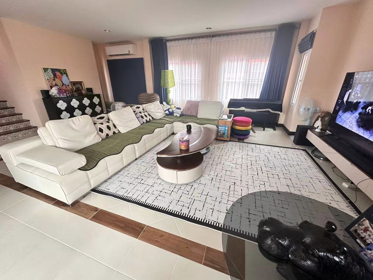 picture Italian Country-Style Villa in East Pattaya - 4/12