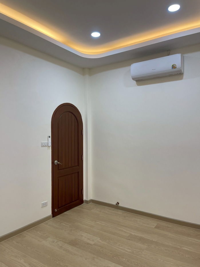 รูป บ้านสไตล์มินิมอลปรับปรุงใหม่ในพัทยากลาง - รูปที่ 9/15