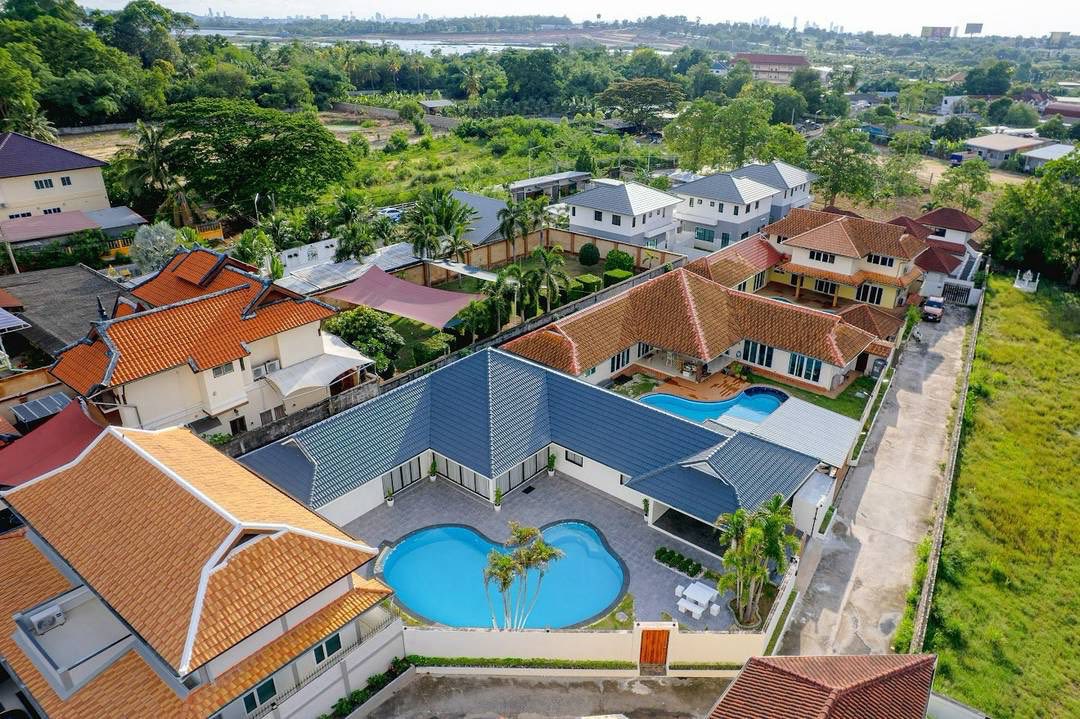 picture Luxury Pool Villa 3 Bedrooms For Sale in Mabprachan - 1/14