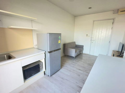 code : E65 Plum Condo Central Station Phase 1