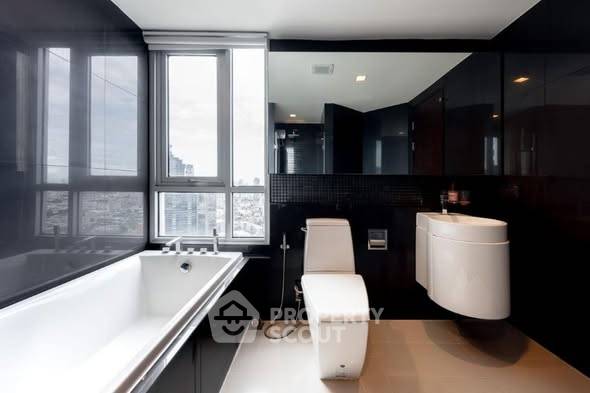 รูป คอนโด 3-ห้องนอน ที่ ริธึ่ม สาทร ใกล้ BTS สะพานตากสิน (ID 2462341) - รูปที่ 2/19