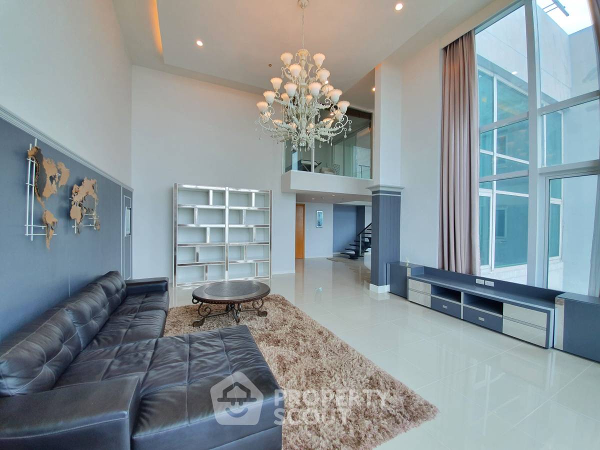picture 4-BR Condo at Circle Condominium near MRT Phetchaburi (ID 515679) - 1/23