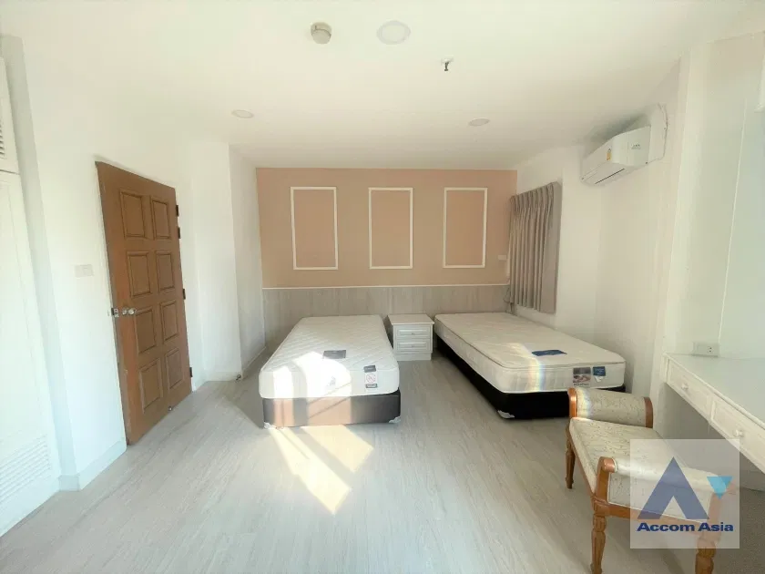 picture 🔼🔽 AccomA 📩 Pet friendly 3 BR Condominium @Fifty Fifth Tower (AA43975) - 12/19