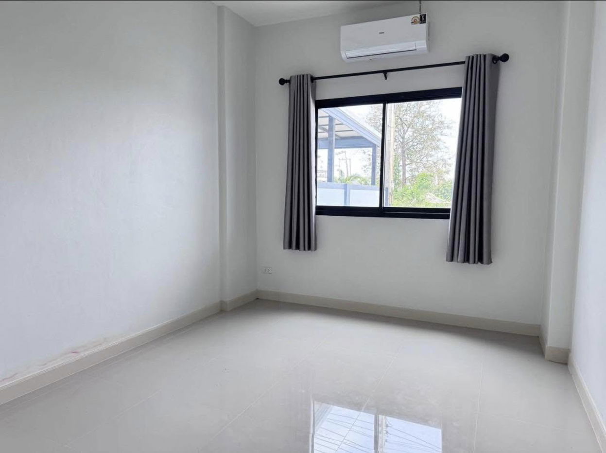 รูป 2-Bedroom Townhouse for Sale in Mabprachan - รูปที่ 5/7