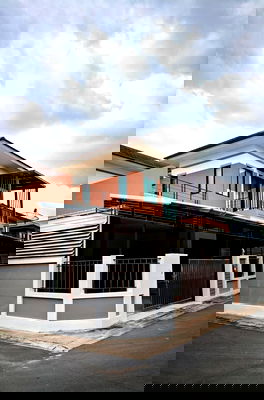 เช่าบ้านเดี่ยว ตลาดนัด เเยกเจ : ให้เช่าบ้านเดี่ยว 2 ชั้น บางเสร่ สัตหีบ