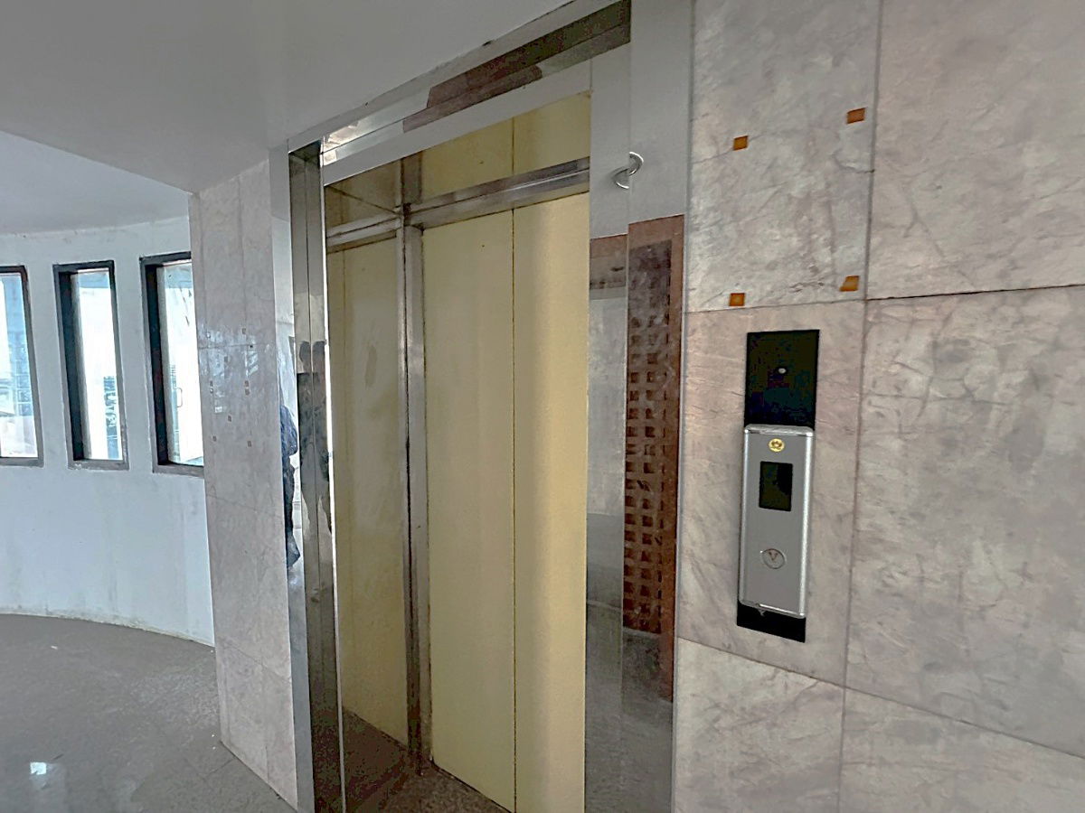 picture 🏢 A 7-storey building with a solid structure, located on Rama 9 Road 💥 Special Price 💥 - 26/28