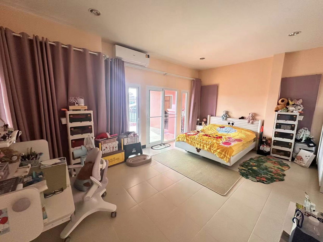picture Italian Country-Style Villa in East Pattaya - 9/12