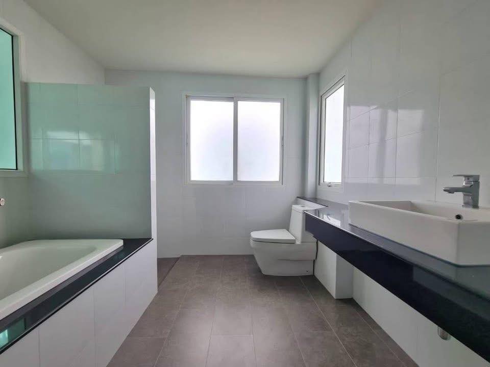 picture Luxury Pool Villa for Sale in North Pattaya - 11/11