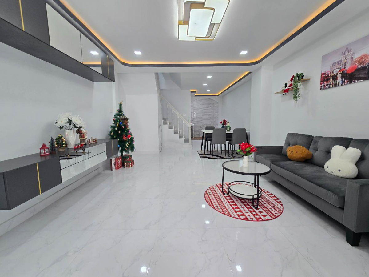 รูป ทาวน์เฮ้าส์ รีโนเวท พร้อมหิ้วกระเป๋าเข้าอยู่ได้เลย  หมู่บ้าน เคซี.รามอินทรา 8 ถนนไทยรามัญ คลองสามวา เฟอร์นิเจอร์มากมาย - รูปที่ 6/26